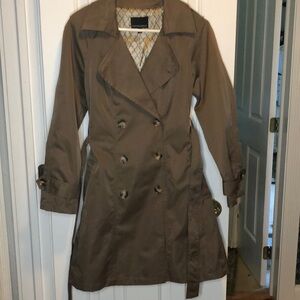 Cynthia Rowley S stylish trench coat